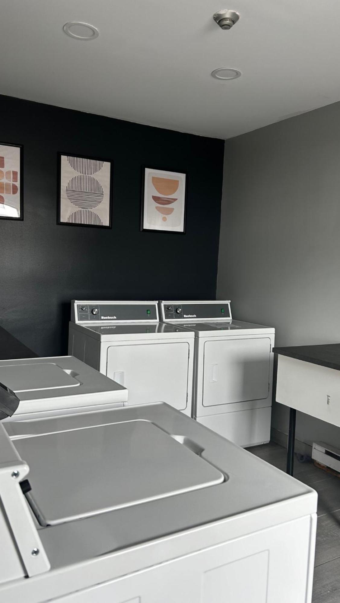 Hotel Newstar Монреал Екстериор снимка